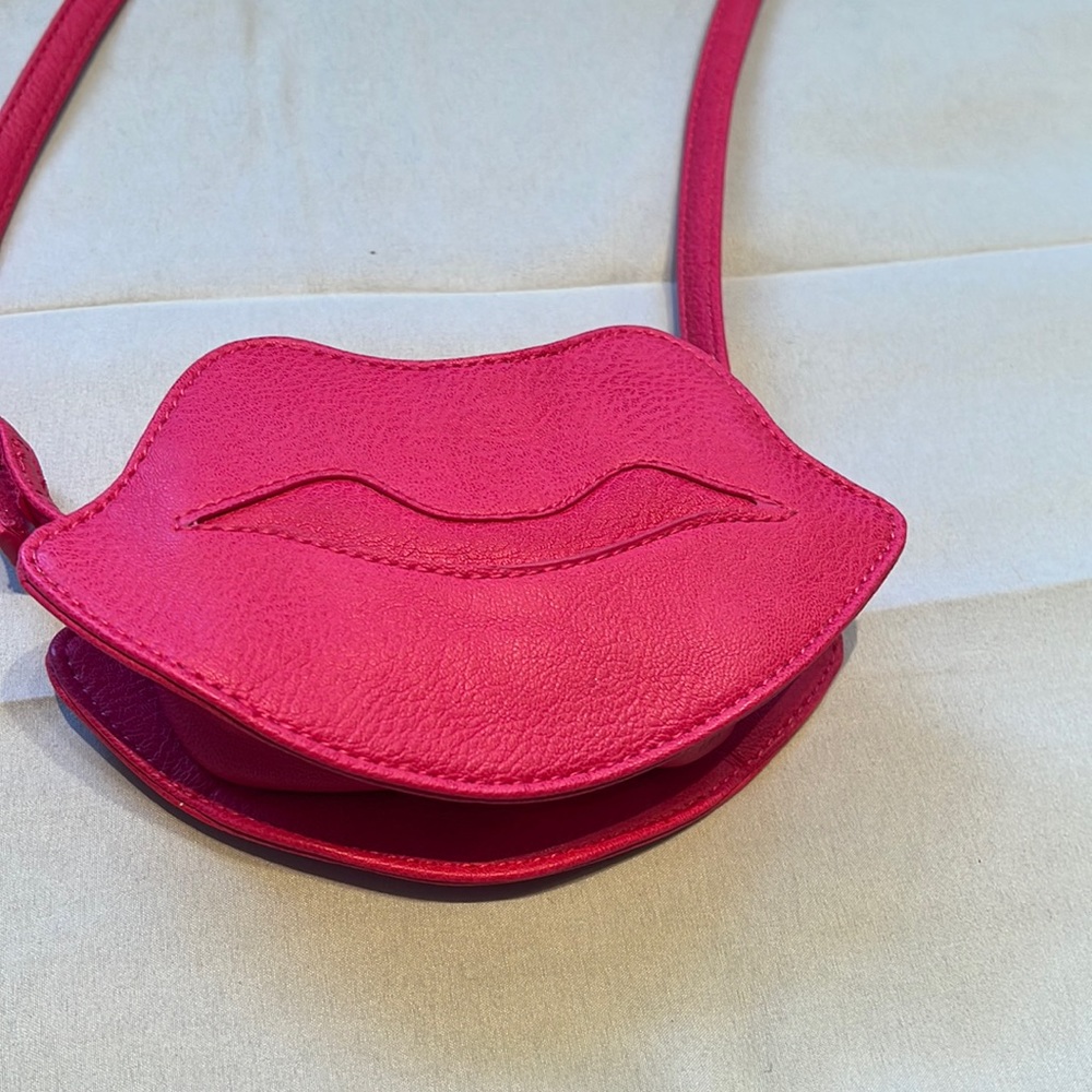 Lip shaped bag, waist bag, shoulder bag in Pink